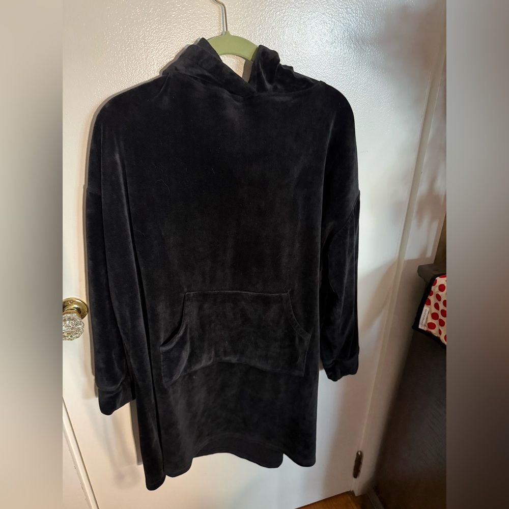 cupcakes & cashmere Black Velour Tunic